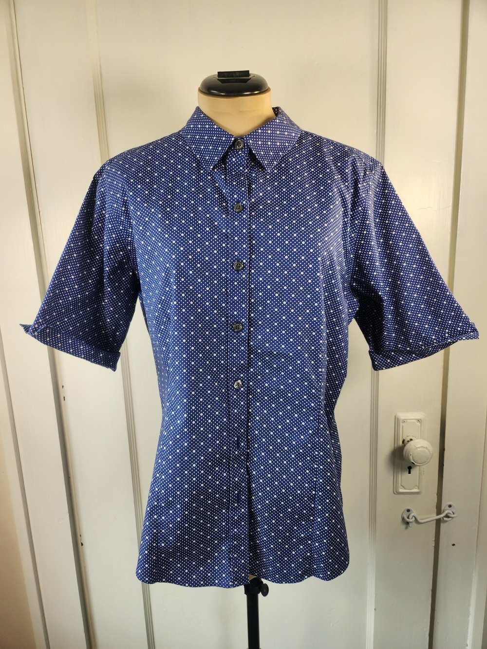 L.L. Bean 100% Cotton Wrinkle Free Blue Dot Short-Sleeve Button-Down Shirt